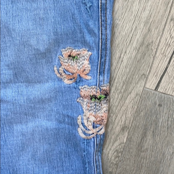The LOFT Flower Embroidered Jeans - Picture 5 of 8